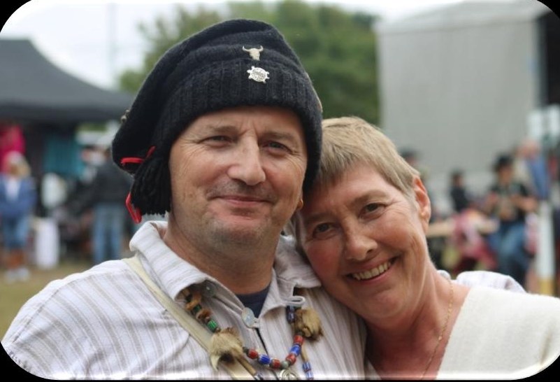 Patje Stew samen met zijn echtgenote op een festival